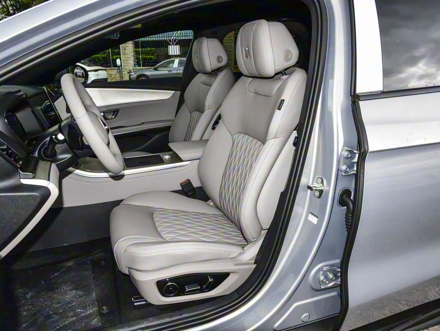 BYD Han DM-i 245KM Mid+ 2025 - 13 BYD Han DM-i 245KM Mid+ 2025 - 13 | kz.bex-auto.com