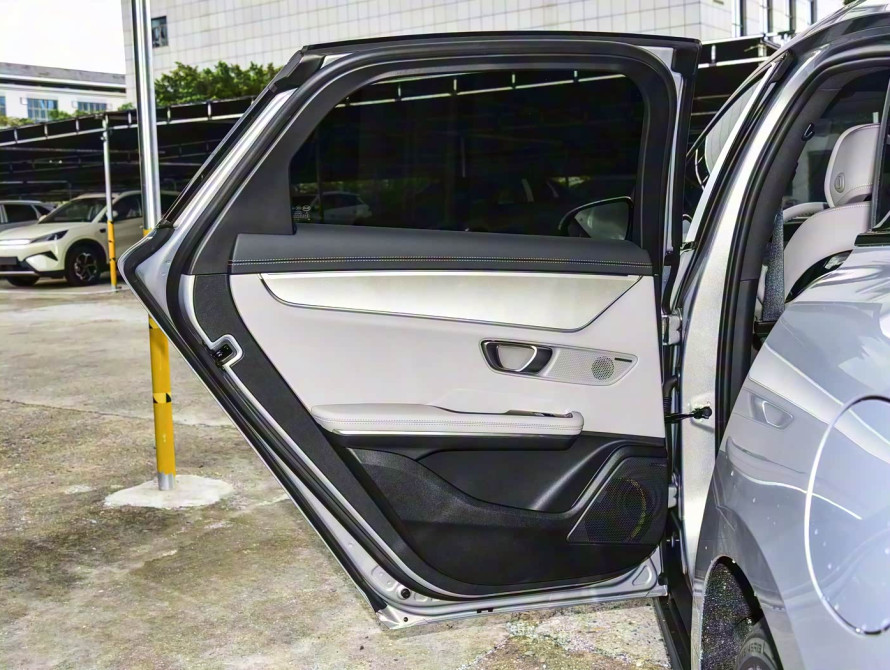 BYD Han DM-i 245KM Mid+ 2025 - 48 BYD Han DM-i 245KM Mid+ 2025 - 48 | kz.bex-auto.com