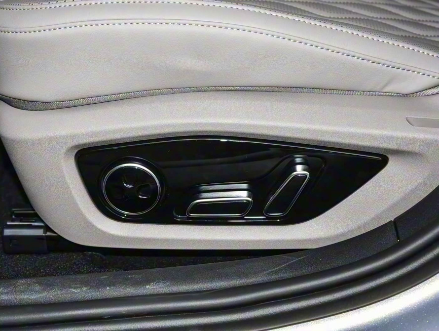 BYD Han DM-i 245KM Mid+ 2025 - 14 BYD Han DM-i 245KM Mid+ 2025 - 14 | kz.bex-auto.com