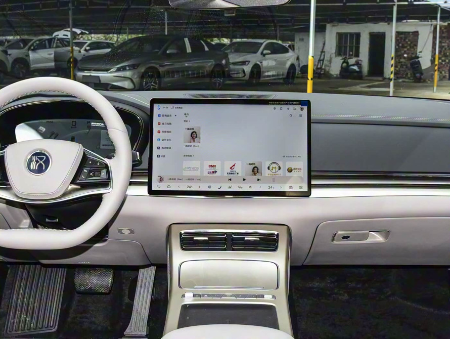 BYD Han DM-i 245KM Mid+ 2025 - 23 BYD Han DM-i 245KM Mid+ 2025 - 23 | kz.bex-auto.com