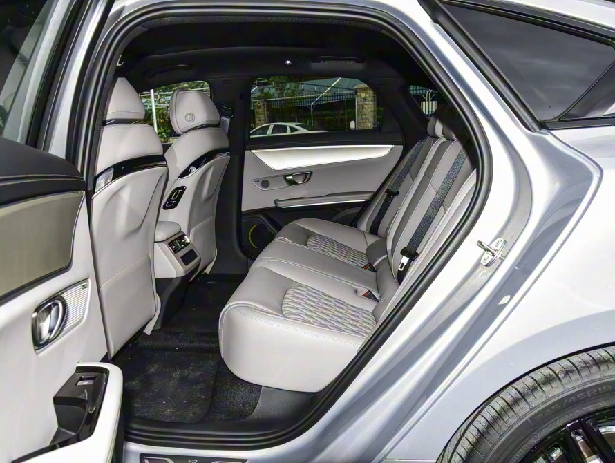 BYD Han DM-i 245KM Mid+ 2025 - 51 BYD Han DM-i 245KM Mid+ 2025 - 51 | kz.bex-auto.com