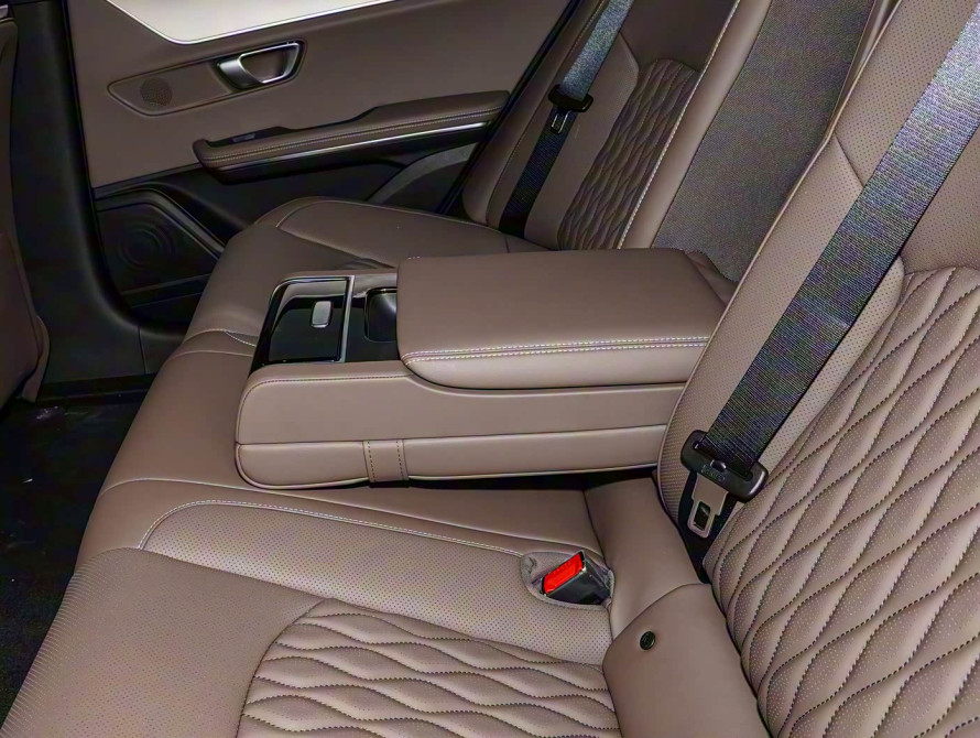 BYD Han DM-i 245KM Basic 2025 - 48 BYD Han DM-i 245KM Basic 2025 - 48 | kz.bex-auto.com