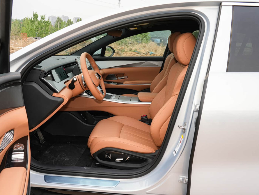 BYD Han L DM-i 200KM Basic 2025 - 14 BYD Han L DM-i 200KM Basic 2025 - 14 | kz.bex-auto.com