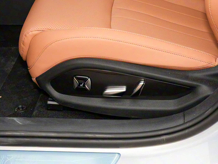 BYD Han L DM-i 200KM Basic 2025 - 12 BYD Han L DM-i 200KM Basic 2025 - 12 | kz.bex-auto.com