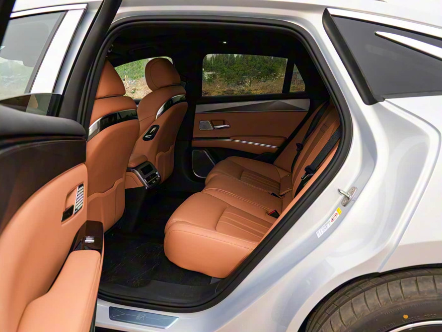 BYD Han L DM-i 200KM Basic 2025 - 47 BYD Han L DM-i 200KM Basic 2025 - 47 | kz.bex-auto.com