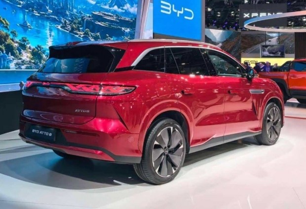 BYD представила семиместный электрический кроссовер Atto 8 с запасом хода до 653 км