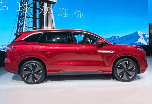 BYD представила семиместный электрический кроссовер Atto 8 с запасом хода до 653 км