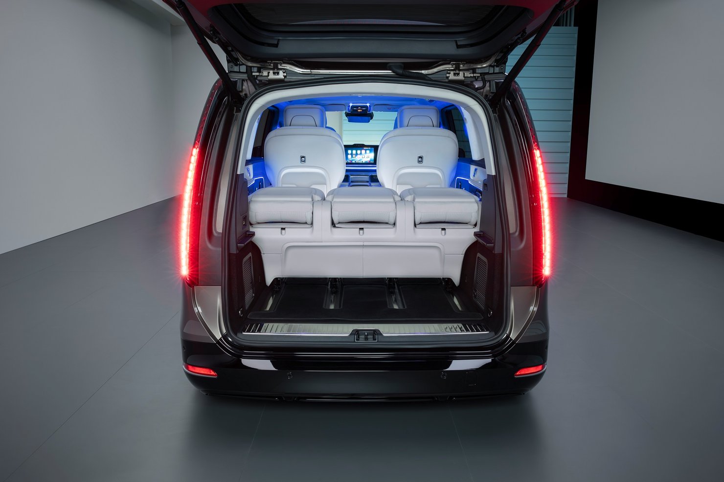 Новый электрический минивэн Mercedes VLE дебютировал: роскошная замена V-Class